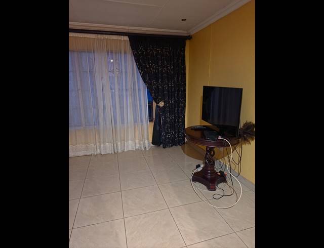 3 BEDROOM HOUSE FOR SALE IN MAHUBE VALLEY